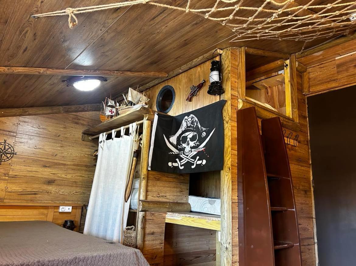 Les Chambres De Paulette Chambres A Theme Jack Sparrow Sainte-Marie-la-Mer Exterior photo